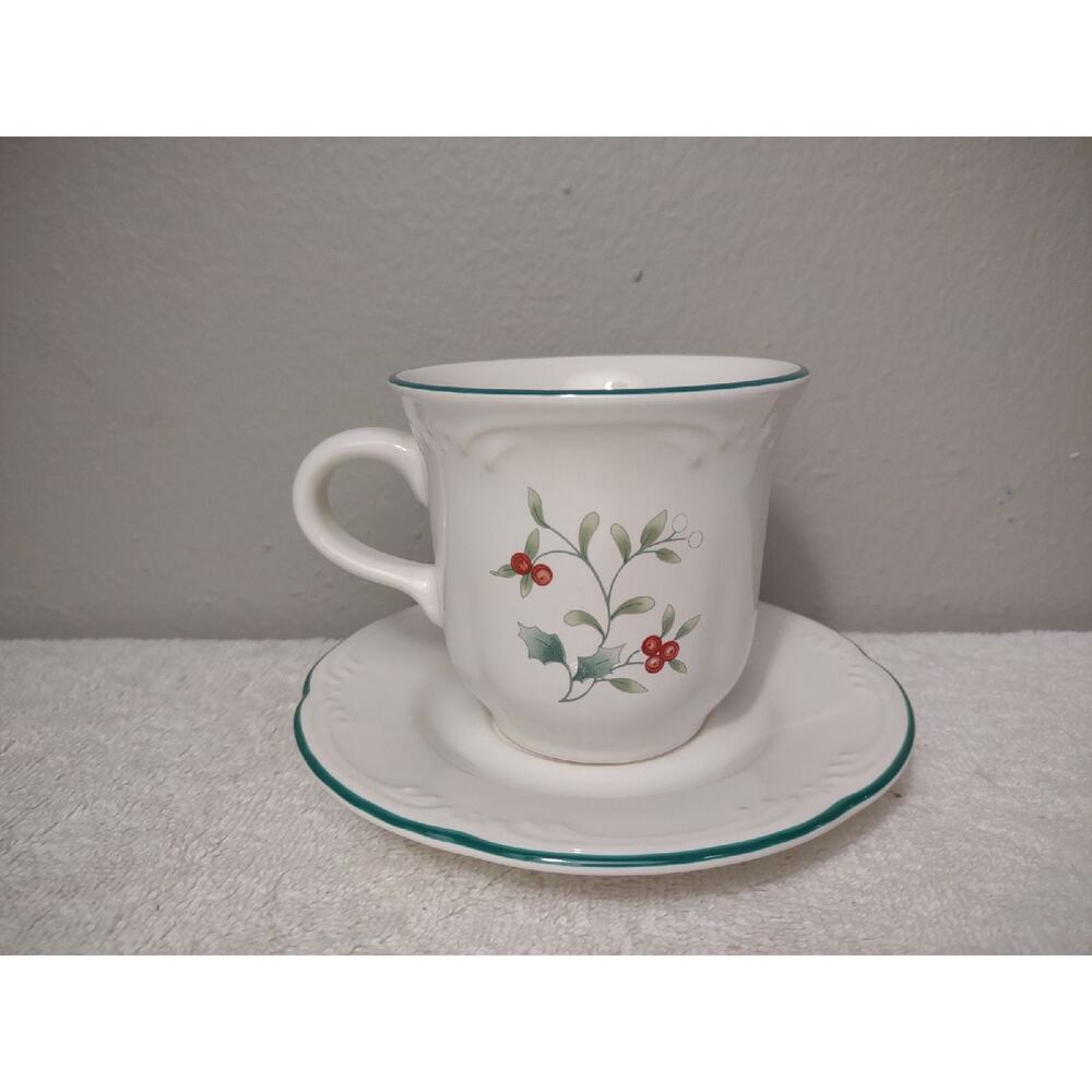 Pfaltzgraff Winterberry white holly berry stoneware tea cup and saucer set